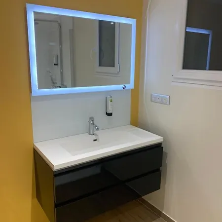 Le Relais De La Fontaine & Jacuzzi בית נופש Montcornet (Ardennes)