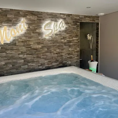 Le Relais De La Fontaine & Jacuzzi