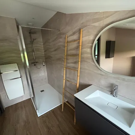 Le Relais De La Fontaine & Jacuzzi בית נופש *