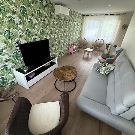 Le Relais De La Fontaine & Jacuzzi 度假居